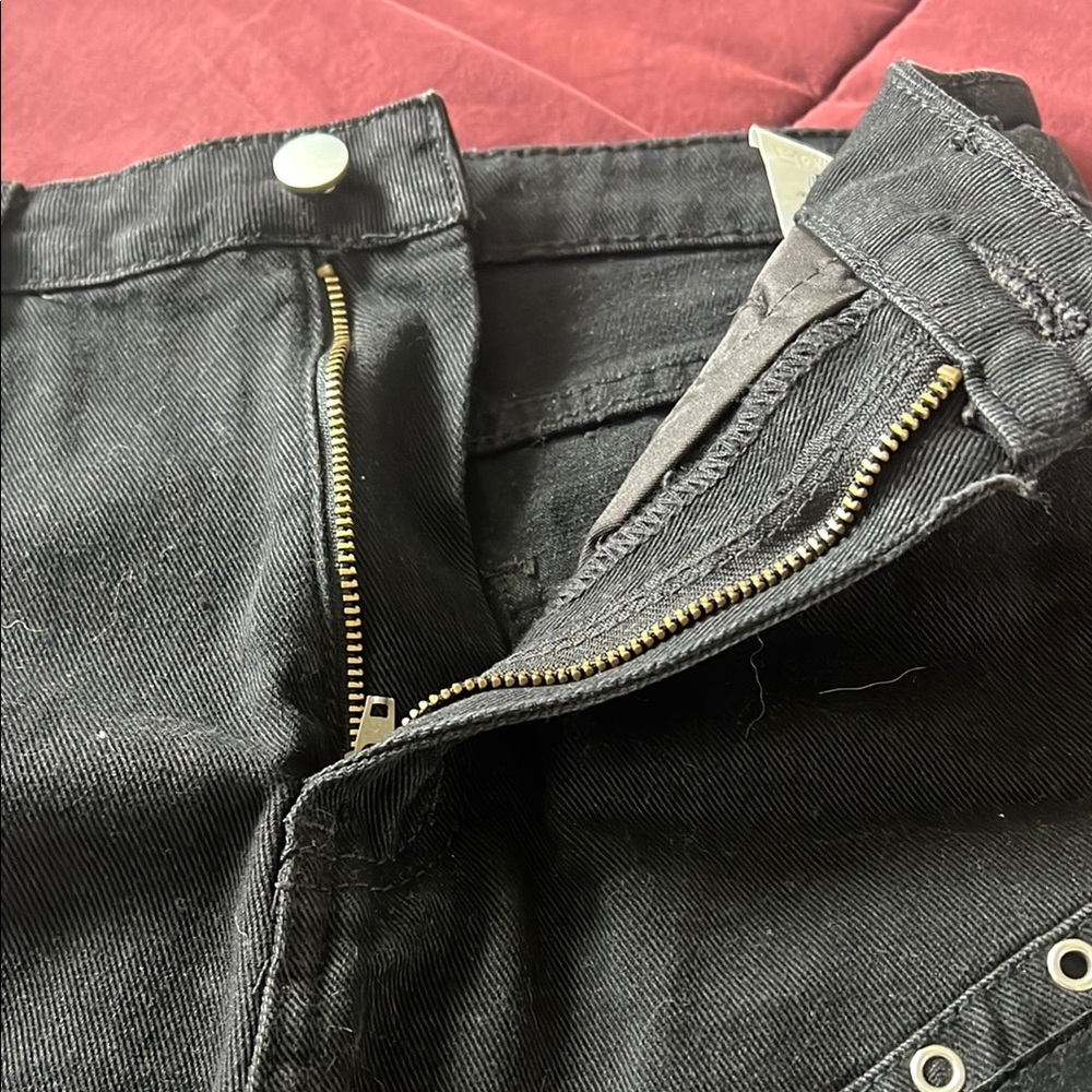 SHEIN Black High-Waisted Jean Shorts with Distressed Frayed Hem - Picture 4 of 4